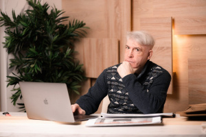 Ищу стройную женщину с в/о для секса 47-57 – Фото 1