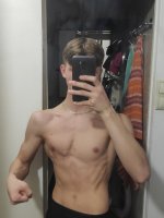 Парень 18 лет ищет зрелую женщину  – Фото 1