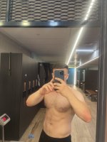 Молодой и спортивный парень  – Фото 1