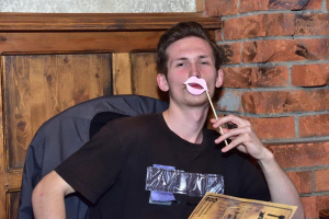 Молодой человек ищет даму постарше – Фото 1