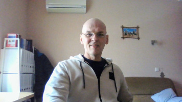 Ищу женщину, чтобы послушно стоять перед ней на коленях. – Фото 2