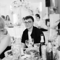 Молодой парень ищет хорошую компанию на вечер – Фото 1