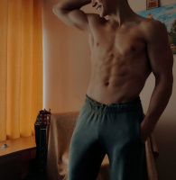 Молодой атлет хочет жарко... – Фото 1